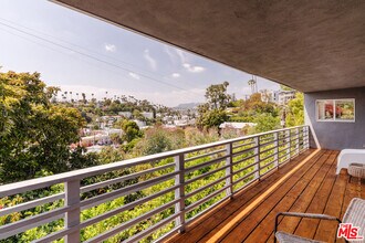 1423 Elevado St in Los Angeles, CA - Building Photo - Building Photo