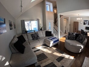 525 Lasalle Ln in Buffalo Grove, IL - Foto de edificio - Building Photo