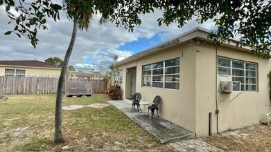 1930 Thomas St in Hollywood, FL - Building Photo - Building Photo