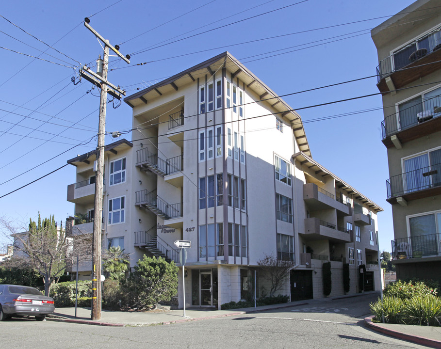 Lagunitas Towers in Oakland, CA - Building Photo