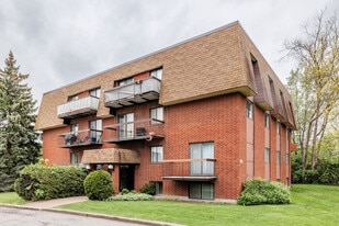 Le beau sejour in Pierrefonds, QC - Building Photo