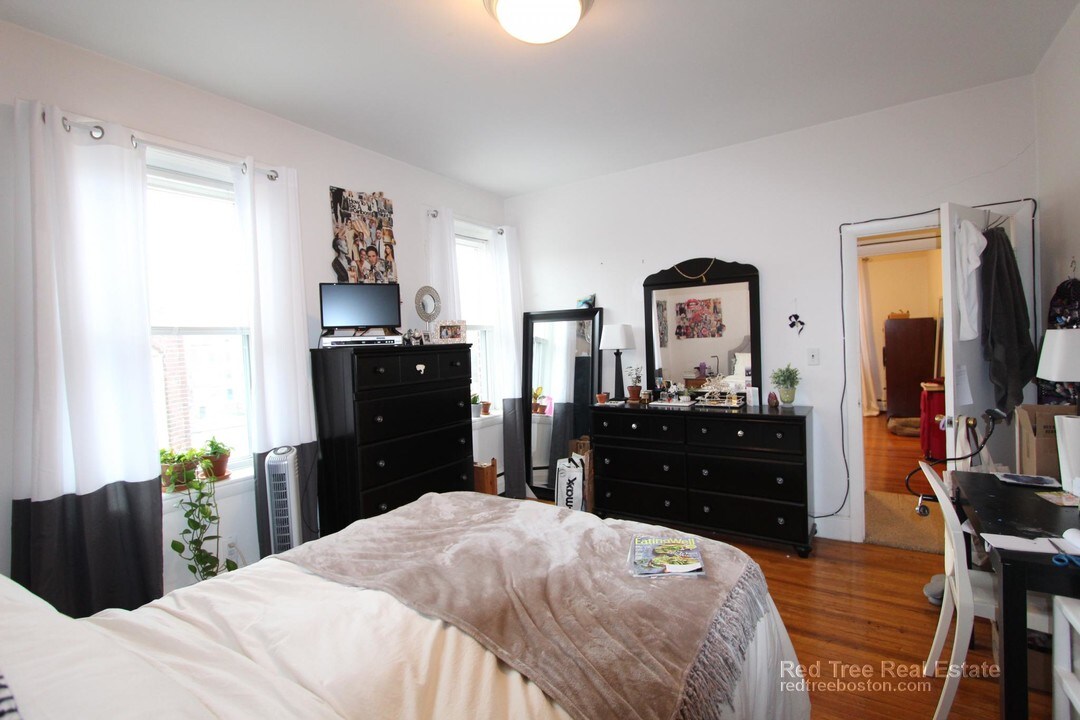 52 Parkman St, Unit 33 in Brookline, MA - Building Photo