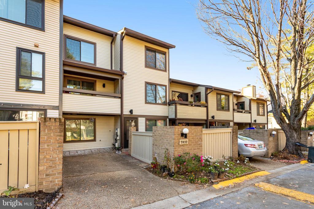 9410 Walburg Way in Gaithersburg, MD - Building Photo