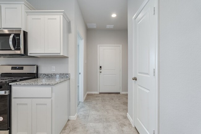 5912 Harvey Gap Ln in Lantana, TX - Foto de edificio - Building Photo