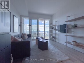 159 Wellesley St E in Toronto, ON - Building Photo - Building Photo