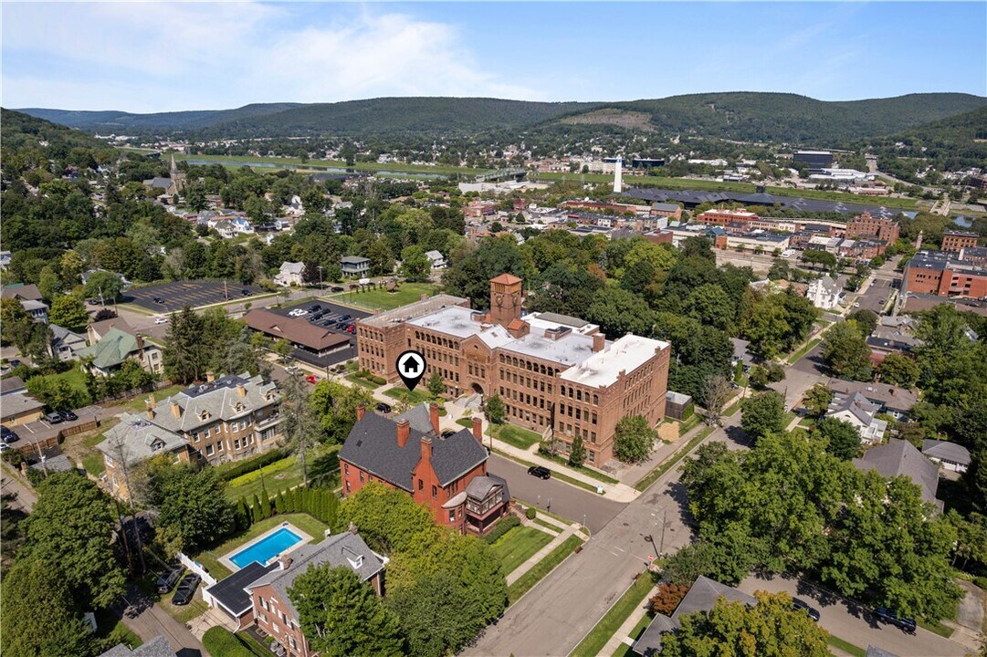 201 Pine St in Corning, NY - Building Photo