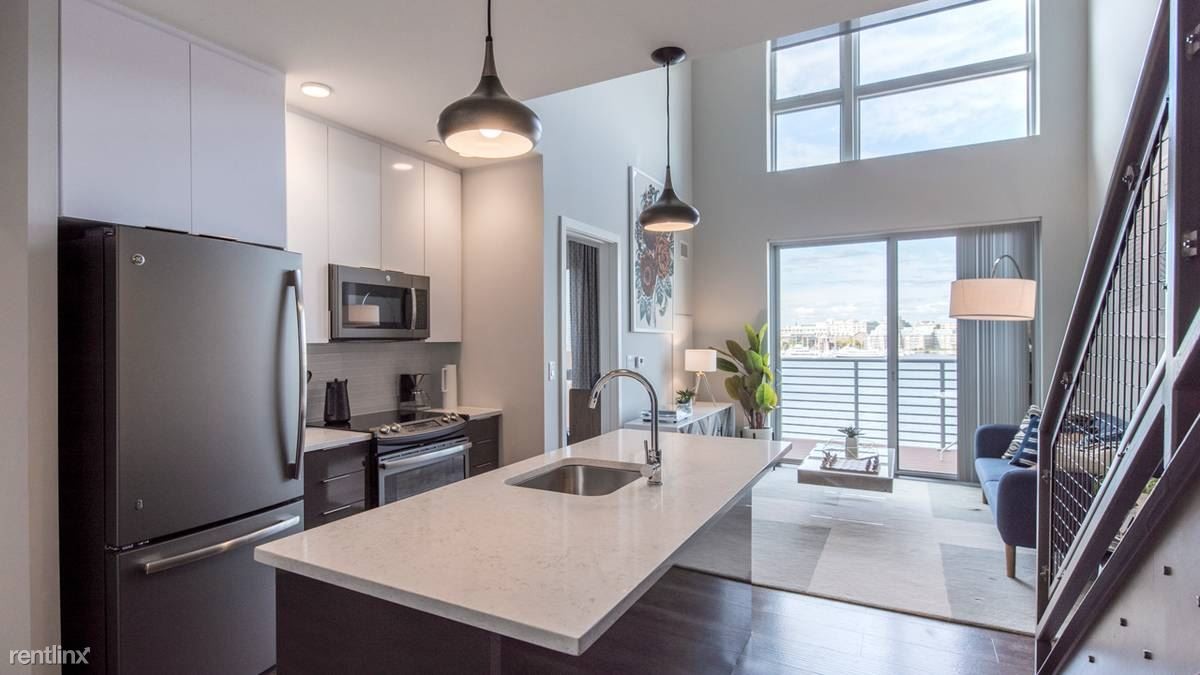 71 Border St in Boston, MA - Building Photo