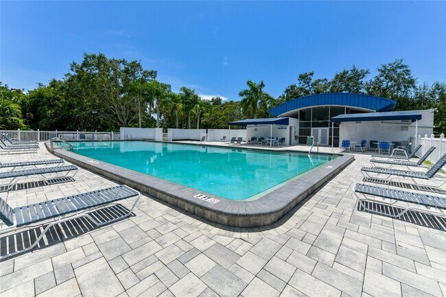 6812 Corral Cir in Sarasota, FL - Building Photo - Building Photo