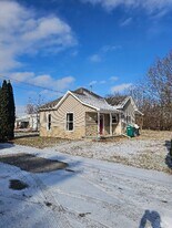 307 W Clem St in Flora, IN - Building Photo