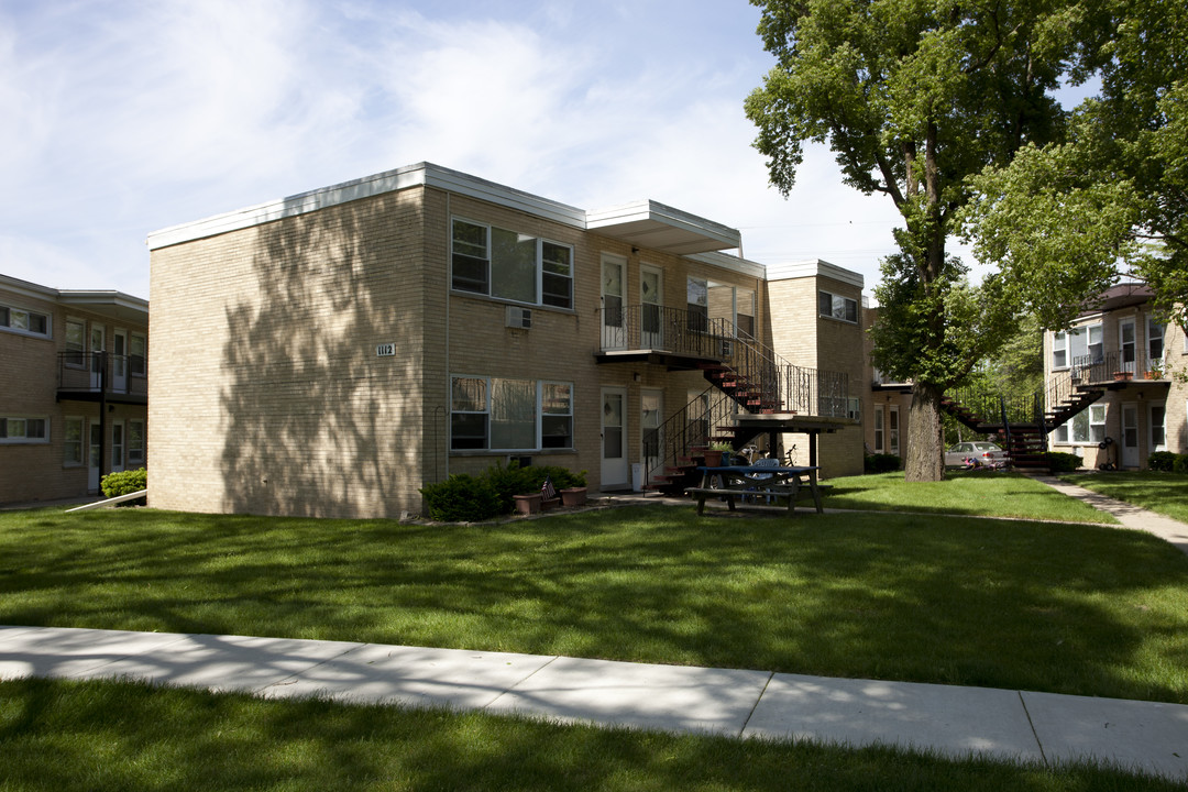 1112 W Hawthorne St in Arlington Heights, IL - Foto de edificio