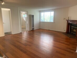 3728 E 5th St in Long Beach, CA - Foto de edificio - Building Photo