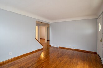 5230 Forest Ave in Maple Heights, OH - Building Photo - Building Photo