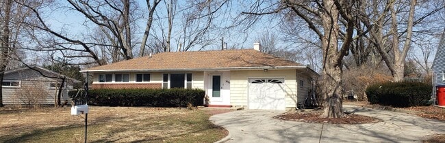 1606 Oxford Dr in Champaign, IL - Building Photo - Building Photo