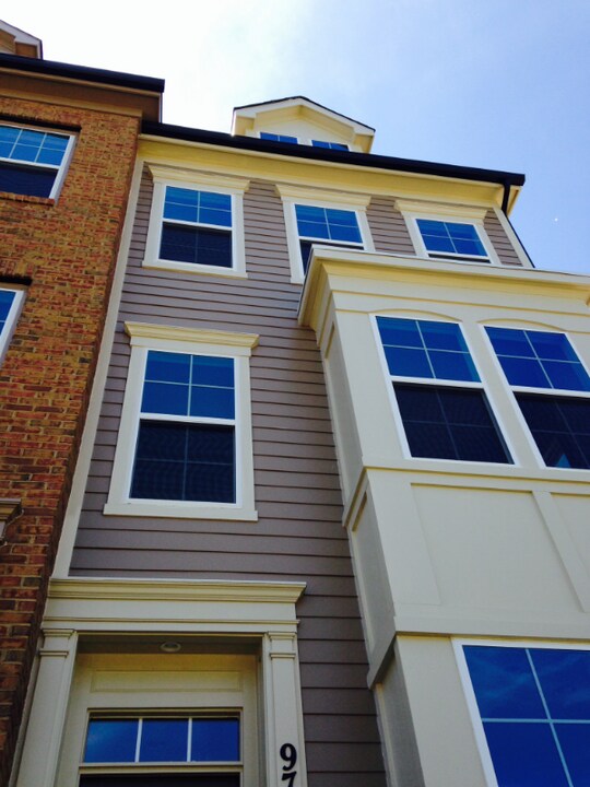 9726 Fields Rd in Gaithersburg, MD - Foto de edificio