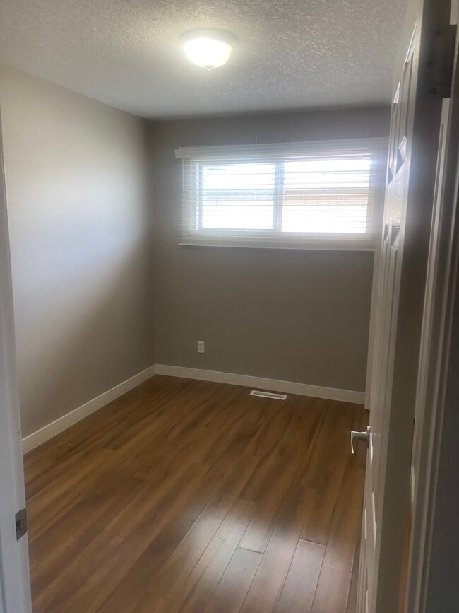 1438 45 St SW in Calgary, AB - Building Photo - Building Photo