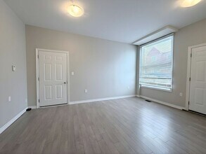 105 Cheever St in Hamilton, ON - Building Photo - Building Photo