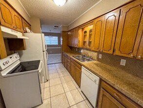 1526 W Elm St in Denison, TX - Foto de edificio - Building Photo