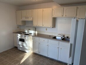 64 Whitnel Ct NE in Calgary, AB - Building Photo - Building Photo