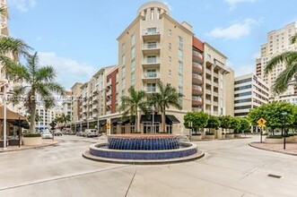 7285 SW 90th St in Miami, FL - Building Photo - Building Photo