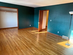 7 Bryson Ave in Seymour, CT - Foto de edificio - Building Photo