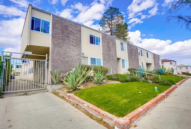 3715 W 27th St in Los Angeles, CA - Building Photo - Building Photo