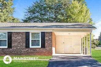310 Rolling Hills Ln in Mocksville, NC - Building Photo - Building Photo