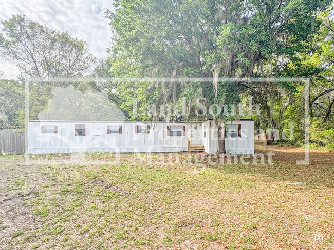 property at 1611 Slash Pine Rd