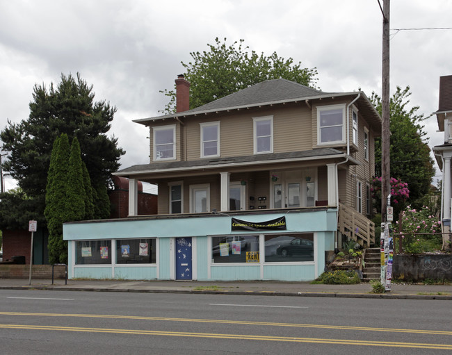 1914-1920 E Burnside St in Portland, OR - Building Photo - Building Photo