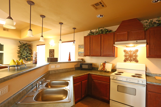 Stone Mountain Place Apartments in Las Cruces, NM - Building Photo - Building Photo