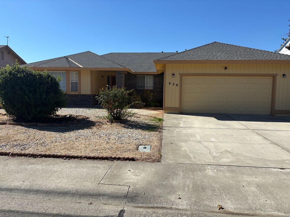 628 Ashley Ave in Woodland, CA - Building Photo