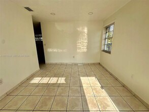 666 W 17th St in Hialeah, FL - Building Photo - Building Photo