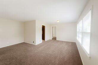 1002 N Parkwood Ln in Wichita, KS - Building Photo - Building Photo