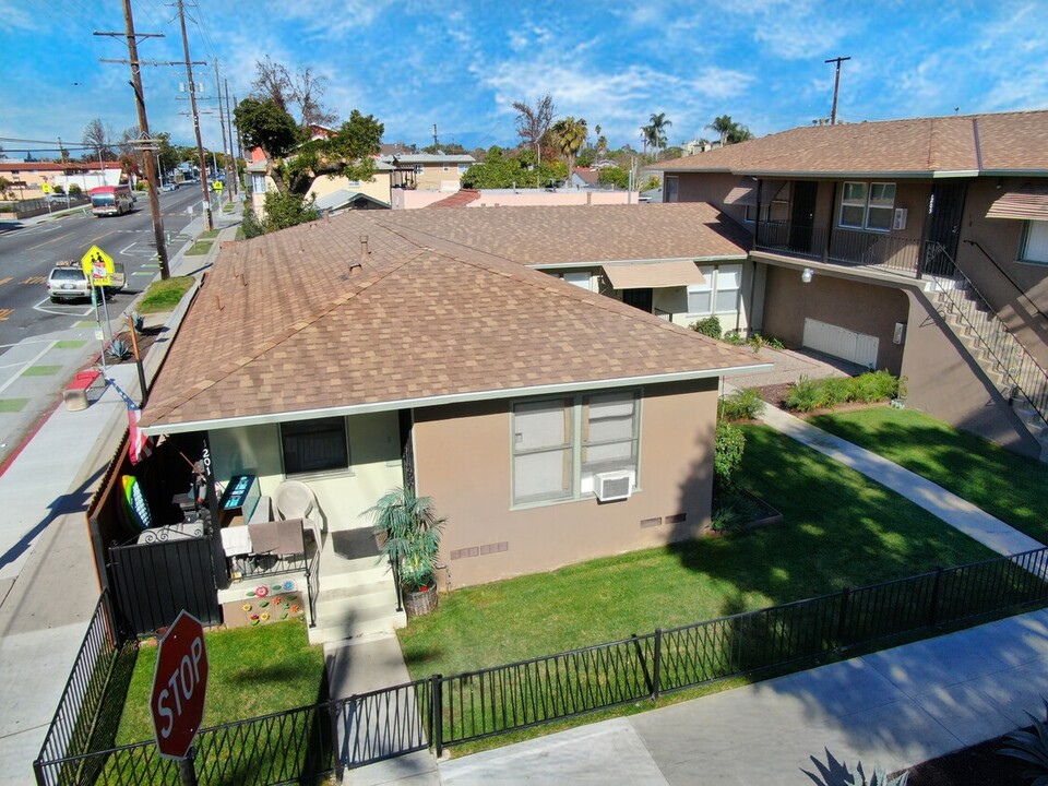 1207 E 56th St in Long Beach, CA - Building Photo