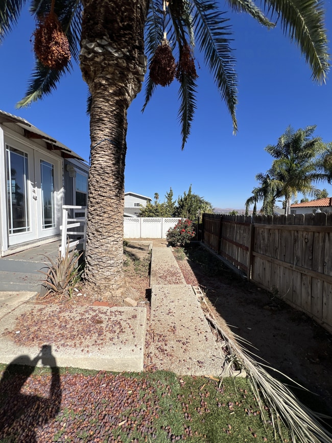17470 Haynes Ave in Lake Elsinore, CA - Building Photo - Building Photo