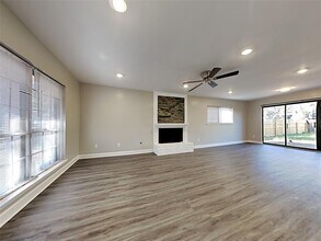3215 Sycamore Springs Dr in Houston, TX - Building Photo - Building Photo