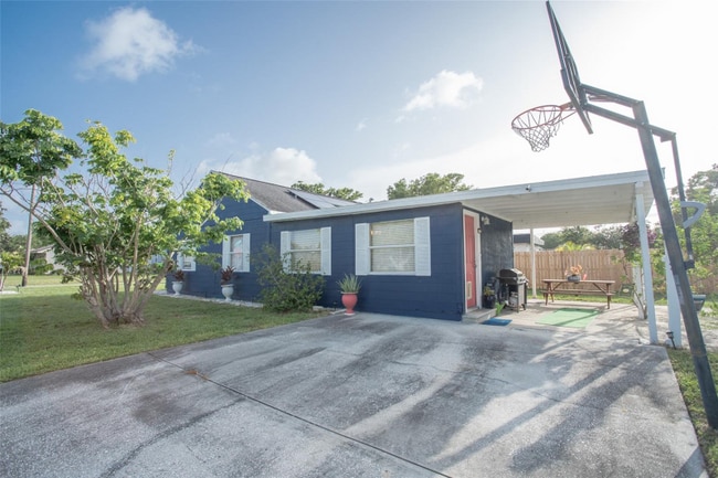 1001 57th Ave N in St. Petersburg, FL - Foto de edificio - Building Photo