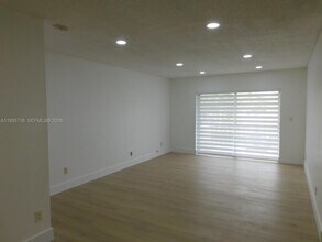 13707 SW 91st Ct in Miami, FL - Building Photo - Building Photo