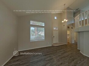 327 Greenleaf Glen St in Henderson, NV - Foto de edificio - Building Photo