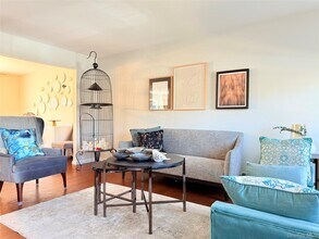 49 Spencer Dr in New Rochelle, NY - Building Photo - Building Photo