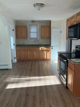 18 Church St, Unit 2 in Uxbridge, MA - Building Photo - Building Photo