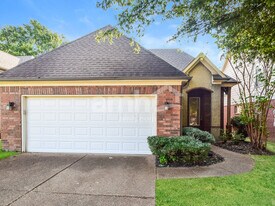 2406 Lake Garden Dr in Memphis, TN - Building Photo