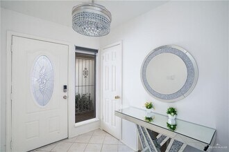 27 N 33rd St in McAllen, TX - Building Photo - Building Photo