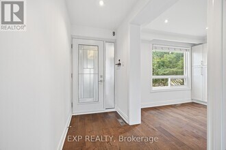 109 Fontainbleau Dr in Toronto, ON - Building Photo - Building Photo