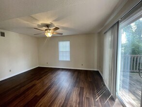 230 E 20th St in Bloomington, IN - Foto de edificio - Building Photo