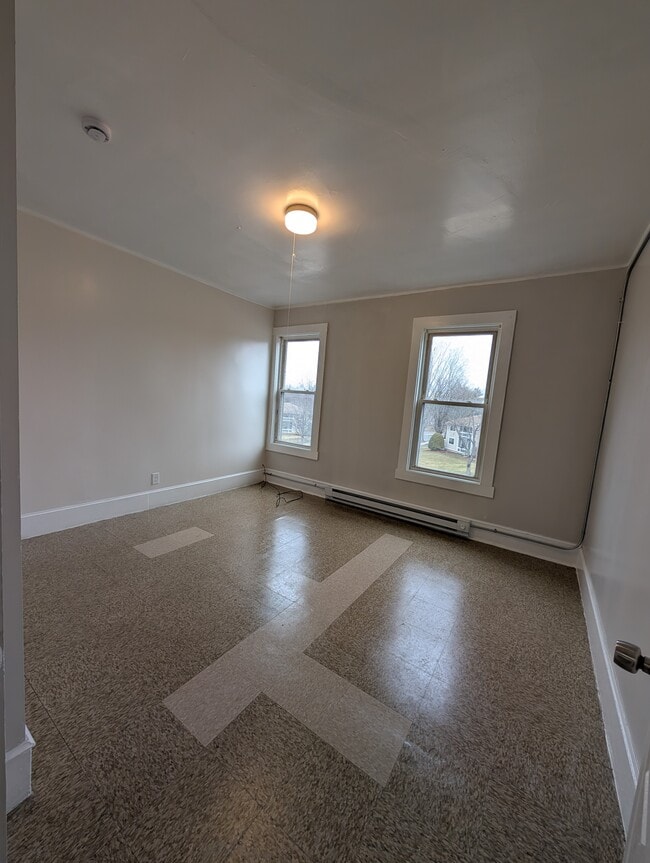 224 Lyman St, Unit 3R in Holyoke, MA - Foto de edificio - Building Photo