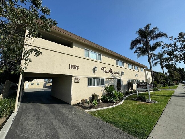 property at 10326 Paramount Blvd