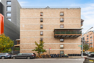 760 Kent Ave in Brooklyn, NY - Building Photo - Building Photo