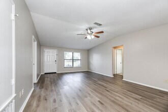 1670 Mary Beth Dr in Middleburg, FL - Building Photo - Building Photo