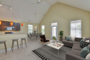 Concord Square Apartments in Grandview Heights, OH - Building Photo