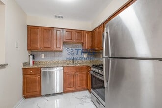 414 Waterford Dr in Edison, NJ - Building Photo - Building Photo